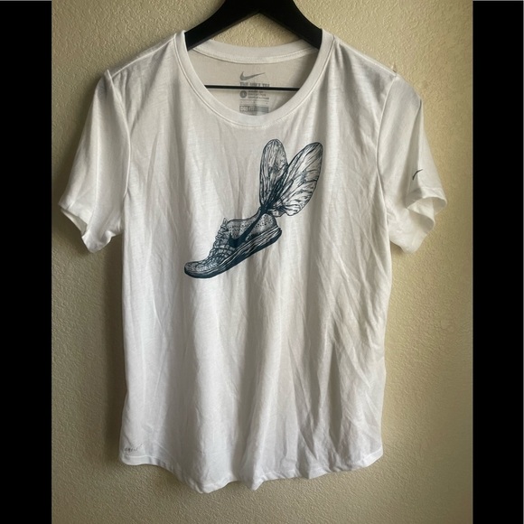 Nike graphic  t shirt - Picture 1 of 4